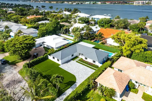 1099 S Atlantic Drive, Lantana, FL 33462