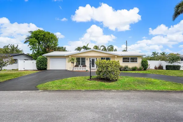 2741 NE 52nd Street, Lighthouse Point, FL 33064