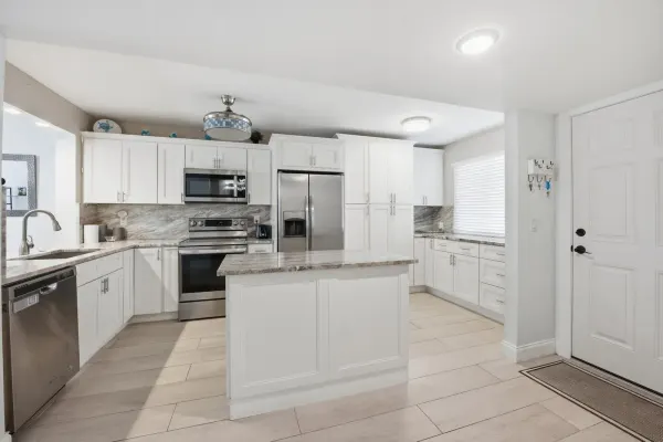 3138 Via Poinciana 306, Lake Worth, FL 33467