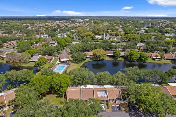 9709 NW 16th Street, Pembroke Pines, FL 33024