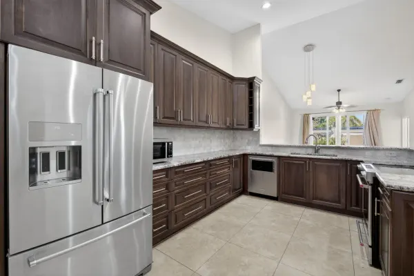 2620 E Aragon Boulevard 3, Sunrise, FL 33313