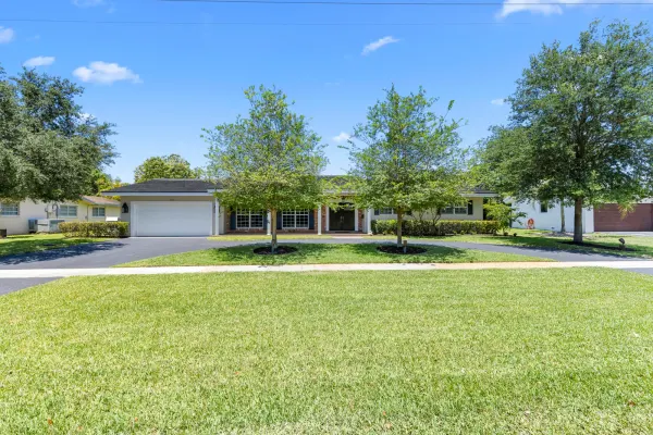 7501 Plantation Road, Plantation, FL 33317