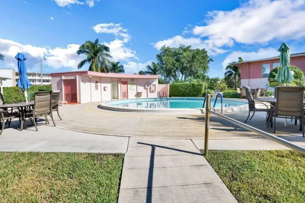 11 Golfs Edge E E, West Palm Beach, FL 33417