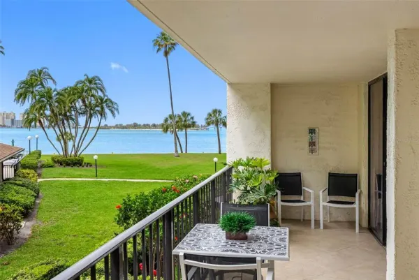 100 Oakmont Lane, Unit 203, Belleair, FL, 33756