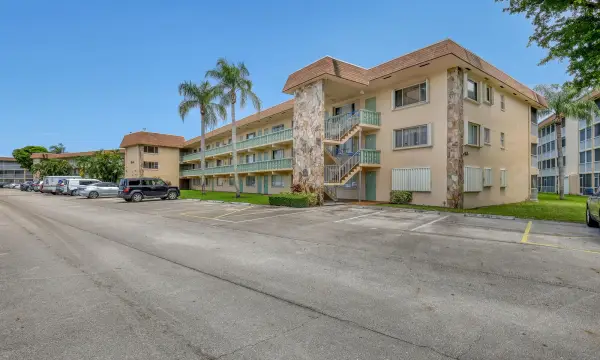 400 Village Green Circle W 117, Palm Springs, FL 33461