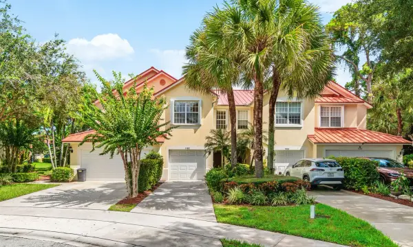 1182 Pinewood Lake Court, Greenacres, FL 33415