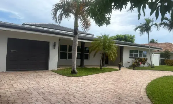 2121 NE 29th Street, Lighthouse Point, FL 33064
