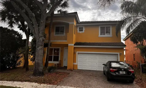 1820 NW 78th Avenue, Pembroke Pines, FL 33024