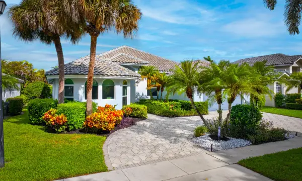 7690 La Corniche Circle, Boca Raton, FL 33433